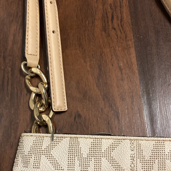 Michael Kors Handbag - Picture 7 of 9